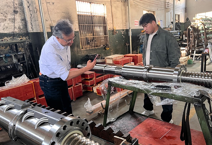 Посетите завод | Клиенты из Европы посещают завод